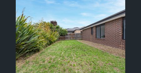 Modern Family Living in a Prime Doreen Location - Photo 3