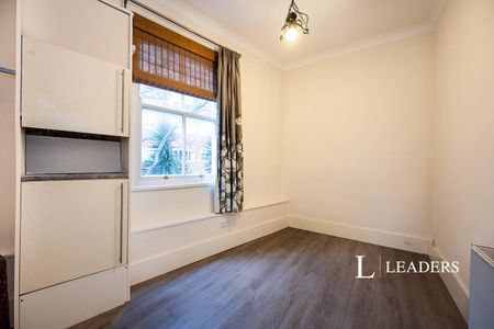 3 bedroom apartment to rent Western Parade, Southsea, Hampshire, PO5 - Photo 3