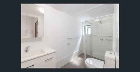 Two Spacious, Fully Furnished Rooms. Clean and well Located. Air Conditioned. - Photo 5