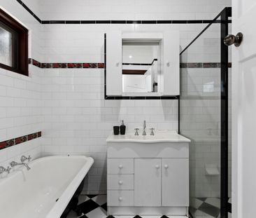 Open the Door to Grand Family Living in Prestigious St Peters - Photo 1