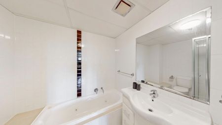 Beautiful Apartment Overlooking Swimming Pool and Gardens!!! - Photo 5