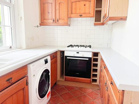 Mews house to rent on - Photo 5