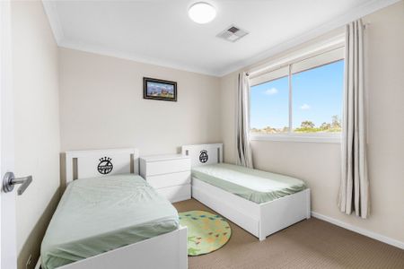 Exquisite Family Living in a Modern Luxury Home - Photo 2