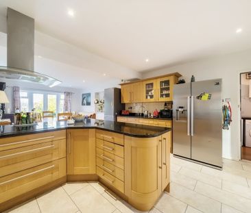 5 bedroom detached house to rent - Photo 4