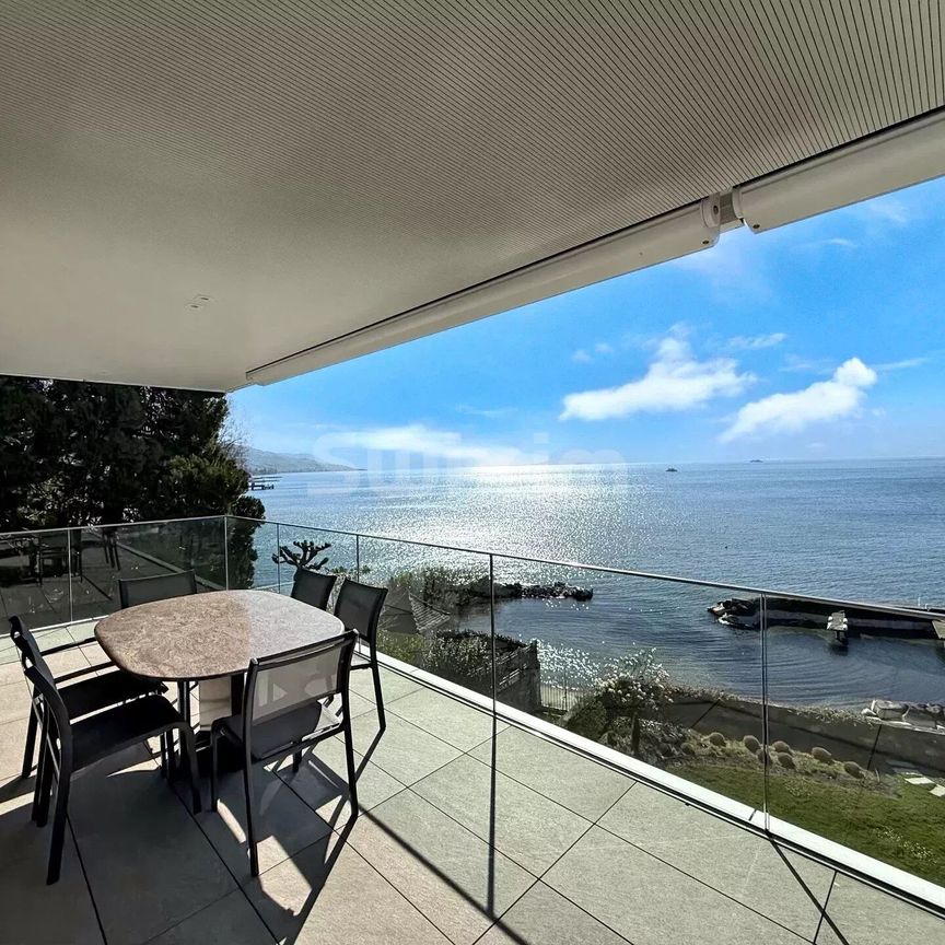 Lakeside Luxury Gem with Panoramic Views and Private Marina Access - Foto 1