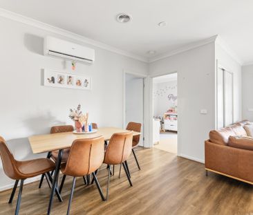 Modern Family Living in Fraser Rise - Photo 4
