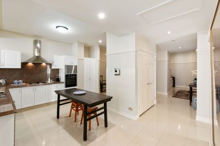 208, Adelaide Street, QLD, Brisbane City - Photo 2