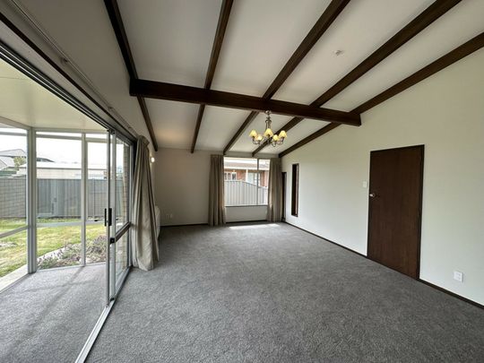 Tastefully renovated and spacious in Mosgiel - Photo 1