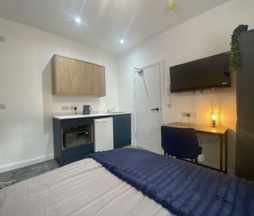 1 bedroom in a house share to rent - Photo 2