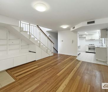Spacious Three Bedroom Townhouse for Rent! - Photo 3