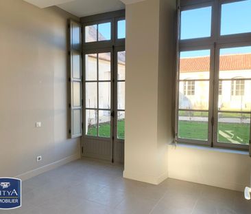 Location Appartement 3 pièces 67m² FONTENAY LE COMTE 85200 - Photo 6