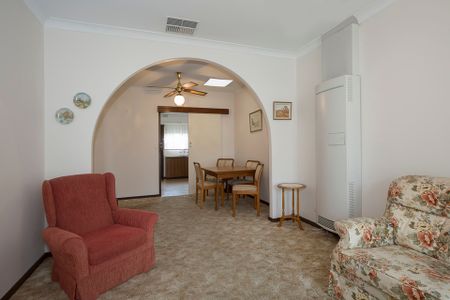 Neat As a Pin ! Two Bedroom Unit in Great Location! - Photo 4