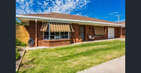 EXCELLENT LIFESTYLE & LOCATION - Photo 4