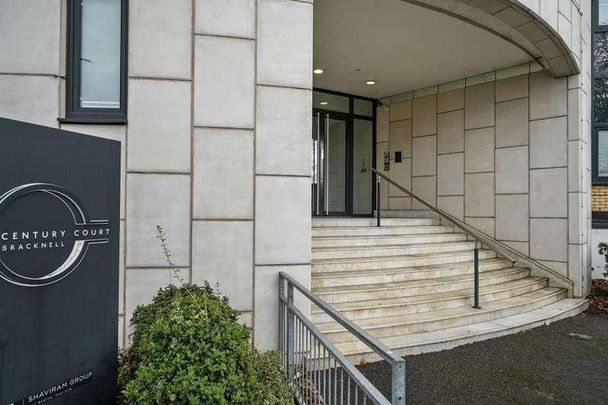 Bracknell, Berkshire, RG12 - Photo 1