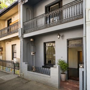 Charming terrace with space & lifestyle in Chippendale's creative hub - Photo 3