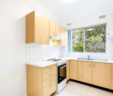 Freshly Updated One-Bedroom Apartment with Study and Leafy Outlook - Photo 2