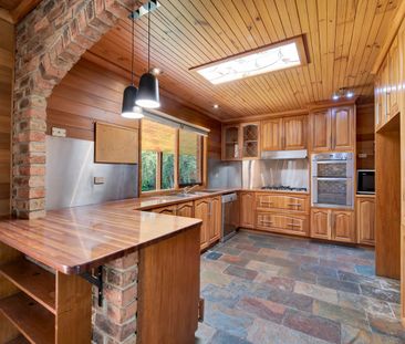 Spacious Family Home with Separate Residence! - Photo 6