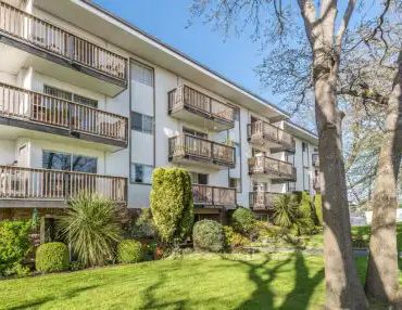 Woodridge Manor Apartments | 2230 Cadboro Bay Road, Victoria - Photo 1