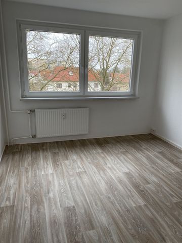 Kleine 3-Raumwohnung mit Aufzug und großem Balkon - Foto 2