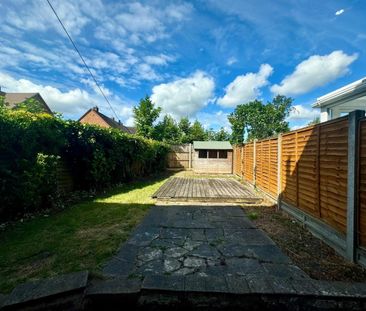 3 Bedroom House - Mid Terrace To Let - Photo 3