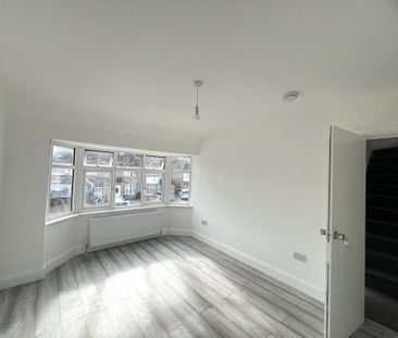 6 bedroom semi-detached house to rent - Photo 3