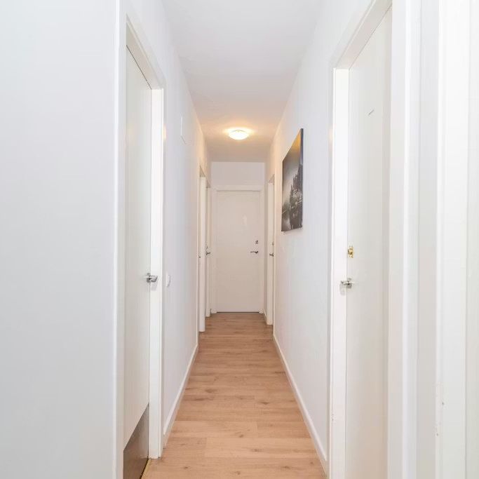 Calle de Pere de Valencia, Valencia, Valencian Community 46022 - Photo 1