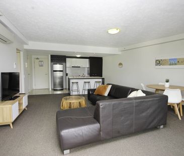 205/18 Fern Street, Surfers Paradise - Photo 4