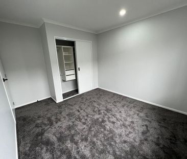 Charming 4BR Townhouse in Papatoetoe - Photo 6