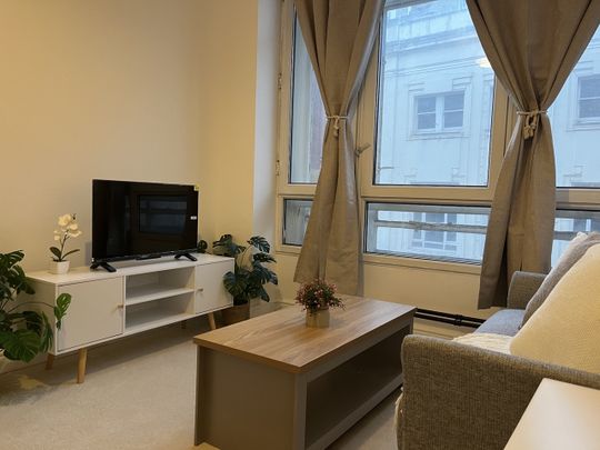 2 Bed Flat, Marsh Street, BS1 - Photo 1