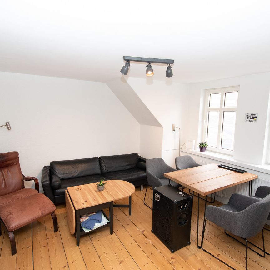 Lys lejlighed med moderne køkken og hyggelig gårdhave - Photo 1