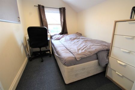 5 bedroom Semi-detached house to rent - Photo 5