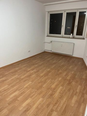 Große 2 Zimmer Wohnung in Zuffenhausen Zentrum - Photo 3