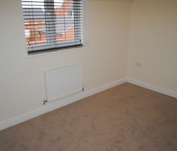 2 bedroom semi-detached house to rent - Photo 4