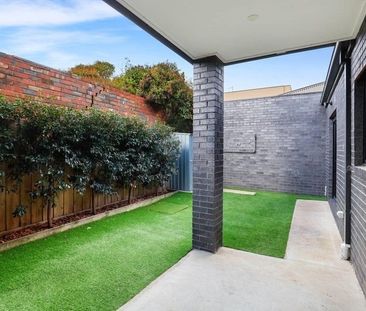 2/33 Curie Avenue, Oak Park VIC 3046 - Photo 6