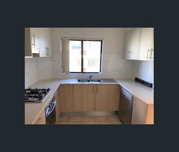 Modern 2 Bedroom In The Heart of Randwick - Photo 4