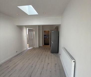 3 Bed Maisonette, Downstairs, SE25 - Photo 5