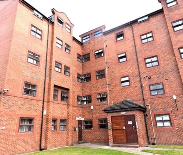 3 bedroom Flat in Kelso Heights, Leeds - Photo 4