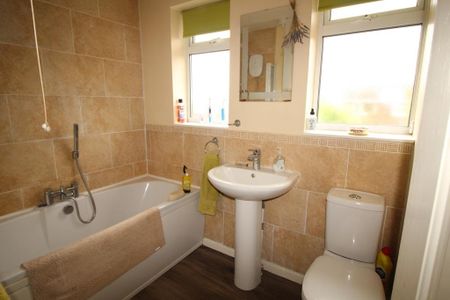 3 bedroom terraced house to rent - Photo 5