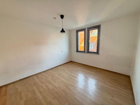 S-Wangen: Großzügige 4-Zi.-Whg. * 96 qm Wfl. * TL-Bad * gute Lage * WG-möglich! - Photo 2