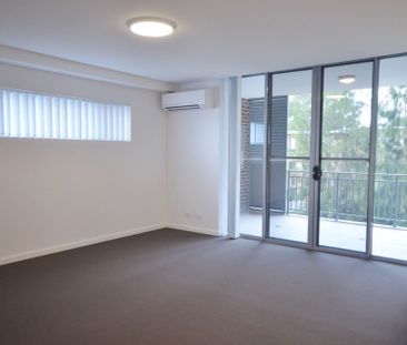 2 Bedroom Apartment with Lift Access - Photo 1