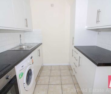 Redwood Close, South Oxhey, WD19 - Photo 2