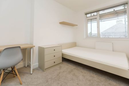 Third Avenue, Filton - Photo 4