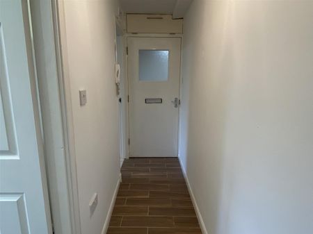 Trentham Road, Blurton, Stoke-On-Trent - Photo 4