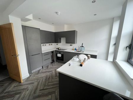 1 bedroom in a flat share to rent - Photo 5