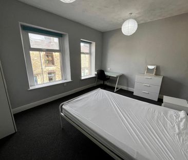 3 bedroom private hall to rent - Photo 4