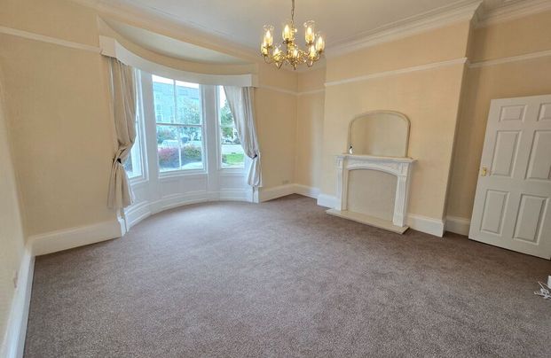 Flat 2, Albion Road, Scarborough - Photo 1