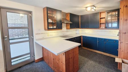 3 bedroom House To Let - Photo 4