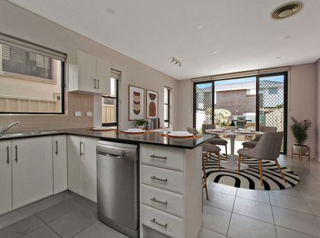 Four-Bedroom Duplex Close to Beach - Photo 2