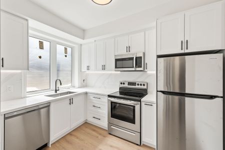 For Lease - 18 Keewatin Avenue Unit# 1, Toronto, Ontario - Photo 4