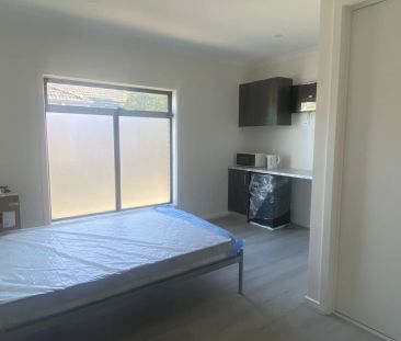 Modern furnished room with private ensuite – Prime Dandenong location - Photo 3